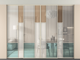 Алюминевая перегородка vntp4_8 Алюминий бежево-серый Четыре стекла. Цвет Алюминий бежево-серый. Материал Алюминий в эмали. Коллекция Перегородка Mosaic внутри проёма скрытое крепление в потолок 4 створки. Картинка.